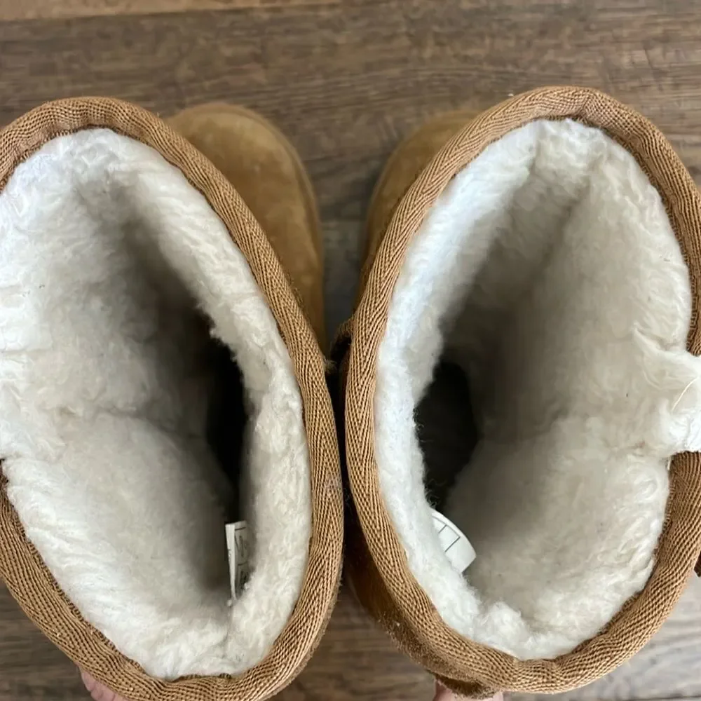 Girls Koolaburra Bow boots. Chestnut. Sz 4.